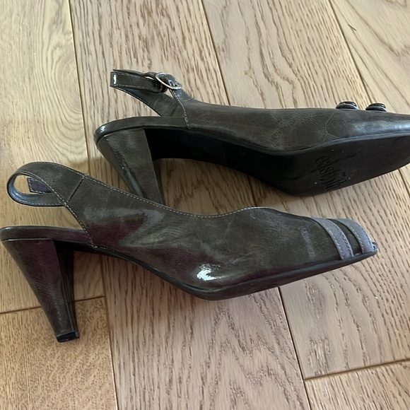 Grey slingbacks. 2.5 inch approx heel. Maybe worn once. - Picture 5 of 5